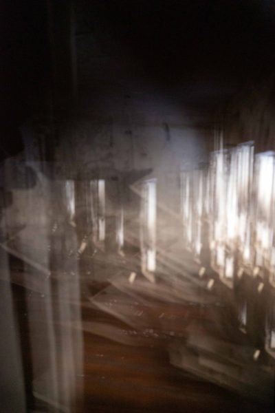 ארז חרודי צילום מ״עדשת.ות״ הכדורים שחדרו את דלת הממ״ד ורצחו את בני המשפחה. 24/36 ס"מ.