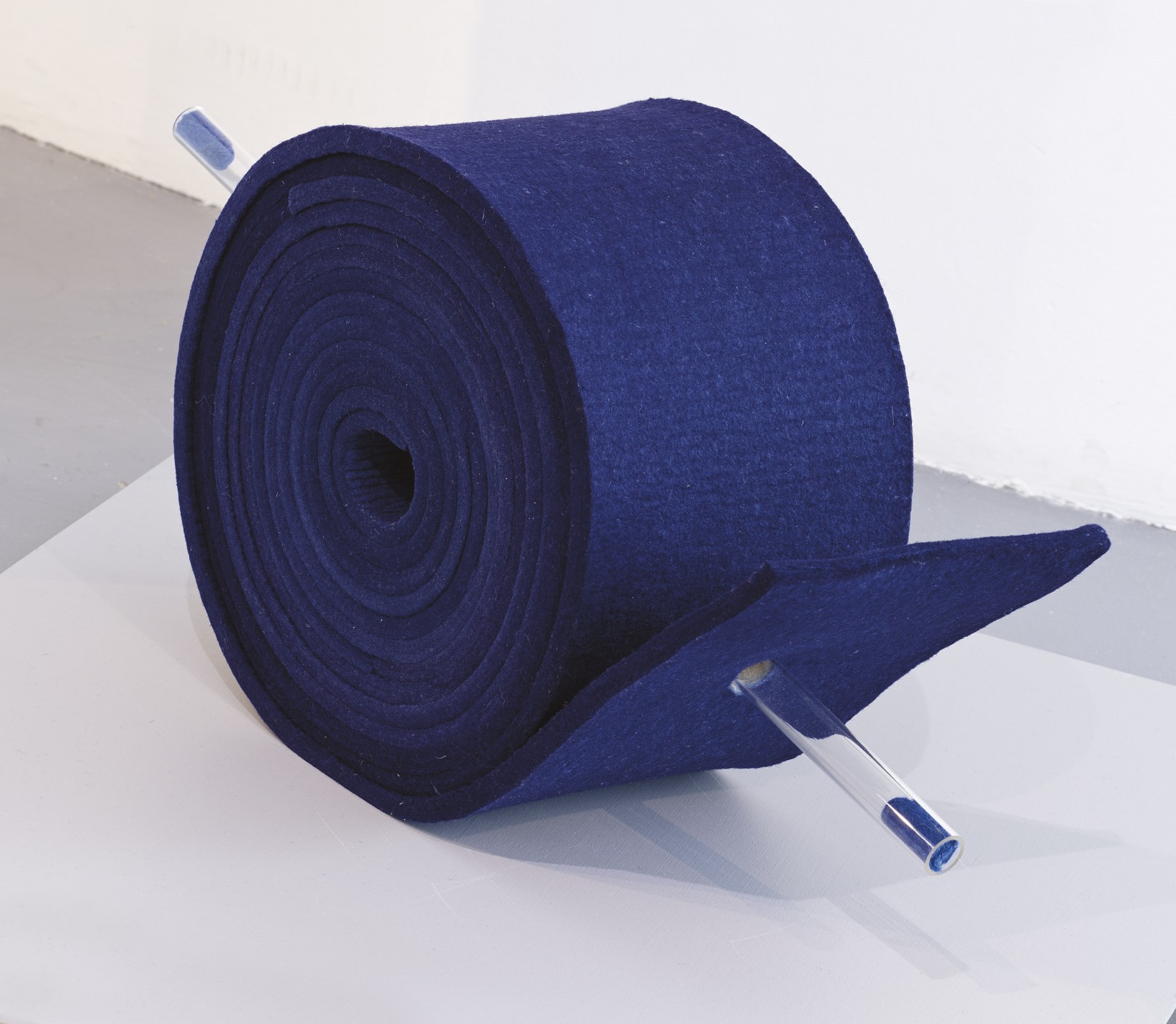 פרט מתוך העבודה "ספירלה כחולה". צילום: אבי אמסלם.