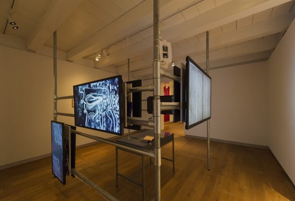 דניאל אלחסיד, מראה הצבה מתוך התערוכה במוזיאון אמסטרדם